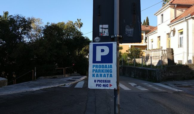 Паркинг в Герцег Нови (Черногория). Красная зона