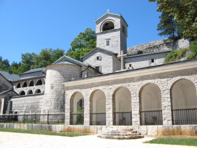 Цетинский монастырь – важная достопримечательность и центр православия в Черногории