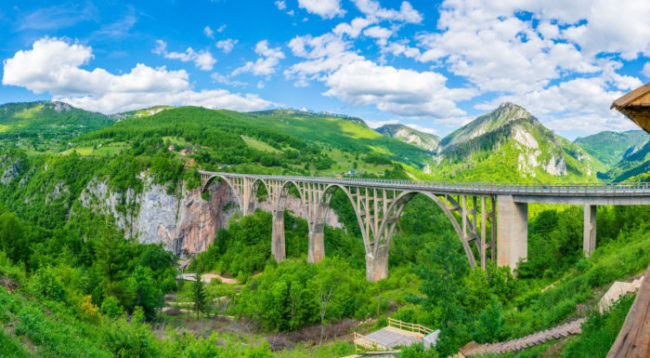 Достопримечательность Черногории - мост Джурджевича