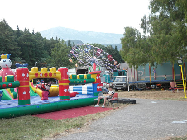Лунапарк для детей в Герцег Нови (Черногория)