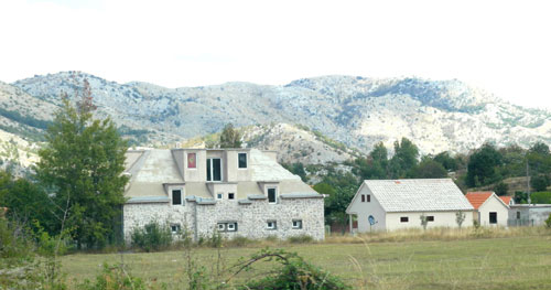 Село по дороге на Ловчен