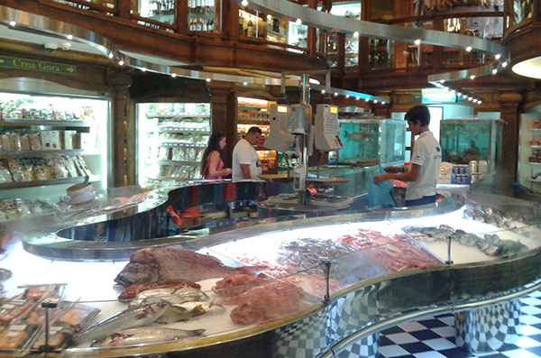 Рыбный магазин в Которе