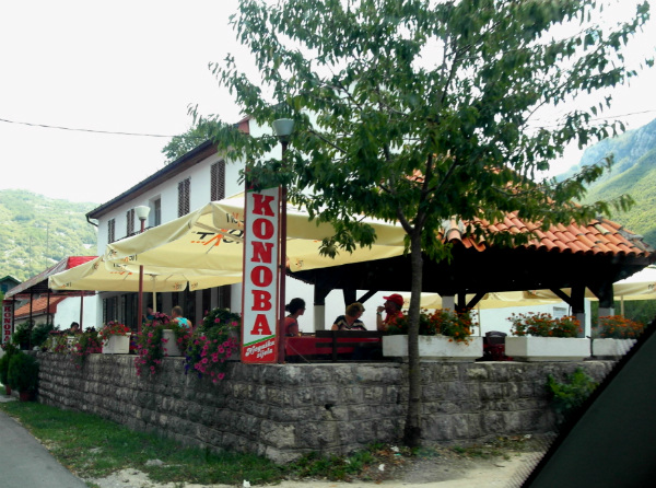 Обед во время экскурсии в Черногории