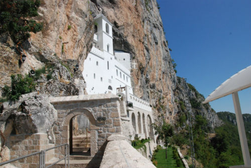 Острог - самый известный монастырь Черногории