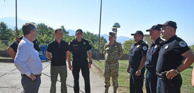 Армия и полиция совместно борются с нелегальным пересечением границы Черногории