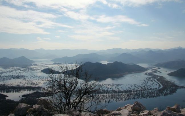 Соленой озеро в Черногории