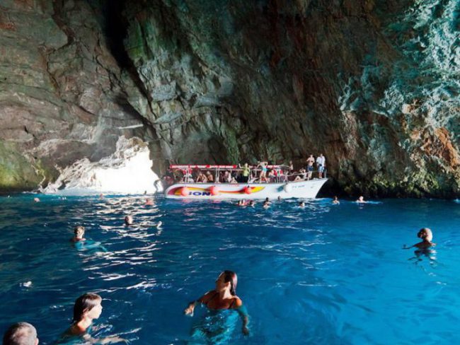 голубая пещера в Черногории