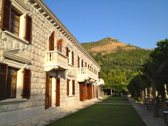 курорт Свети Стефан в Черногории
