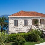 Купить недвижимость в Черногории на фирму или на физическое лицо. Для сдачи в аренду